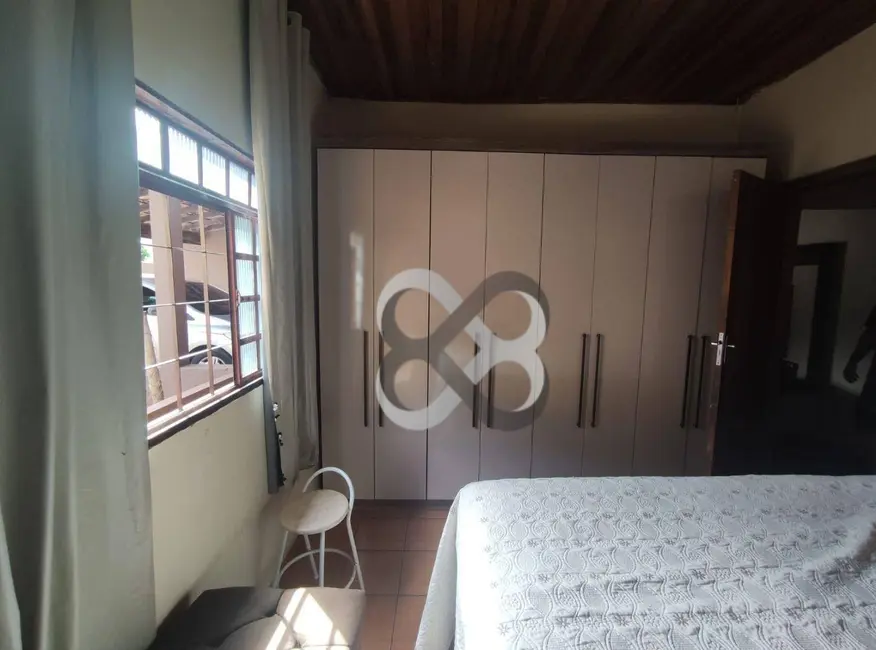 Casa com 3 quartos à venda, 250m2 em Leonor, Londrina - PR - imagem 5 Foto 5 de Casa com 3 quartos à venda, 250m2 em Leonor, Londrina - PR