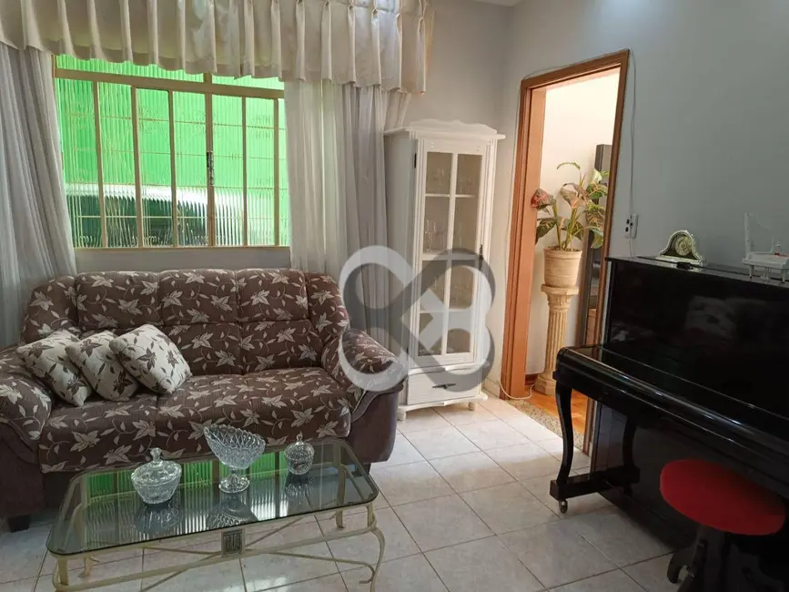 Casa com 4 quartos à venda, 300m2 em Cambará, Londrina - PR - imagem 5 Foto 5 de Casa com 4 quartos à venda, 300m2 em Cambará, Londrina - PR