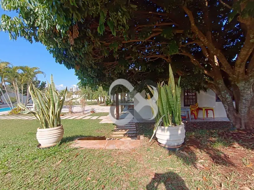 Foto 3 de Chácara com 3 quartos à venda, 2500m2 em Jardim Itatiaia 2, Londrina - PR