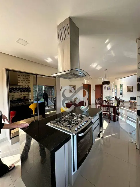 Casa de Condomínio com 3 quartos à venda, 1500m2 em Cambe - PR - imagem 9 Foto 9 de Casa de Condomínio com 3 quartos à venda, 1500m2 em Cambe - PR