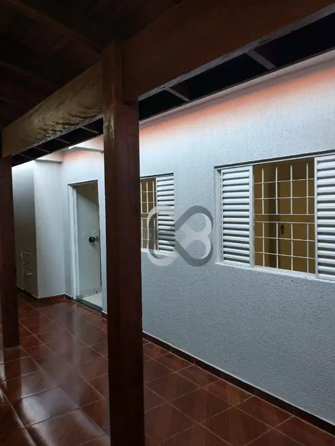 Casa com 3 quartos à venda e para alugar, 200m2 em Conjunto Habitacional Alexandre Urbanas, Londrina - PR - imagem 9 Foto 9 de Casa com 3 quartos à venda e para alugar, 200m2 em Conjunto Habitacional Alexandre Urbanas, Londrina - PR