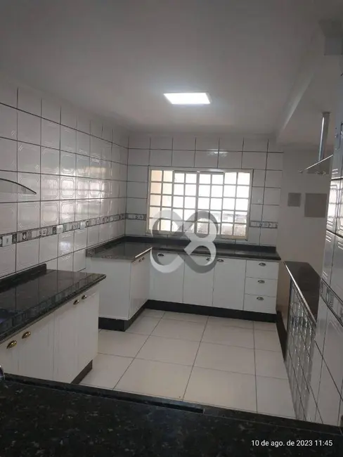 Casa com 3 quartos à venda e para alugar, 200m2 em Conjunto Habitacional Alexandre Urbanas, Londrina - PR - imagem 6 Foto 6 de Casa com 3 quartos à venda e para alugar, 200m2 em Conjunto Habitacional Alexandre Urbanas, Londrina - PR