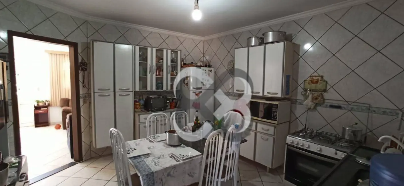 Foto 8 de Casa com 4 quartos à venda, 442m2 em Vila Brasil, Londrina - PR