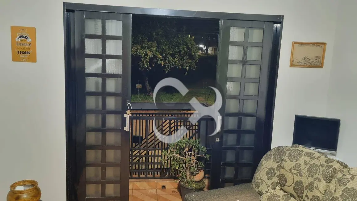 Casa com 4 quartos à venda, 201m2 em Conjunto Habitacional Milton Gavetti, Londrina - PR - imagem 6 Foto 6 de Casa com 4 quartos à venda, 201m2 em Conjunto Habitacional Milton Gavetti, Londrina - PR