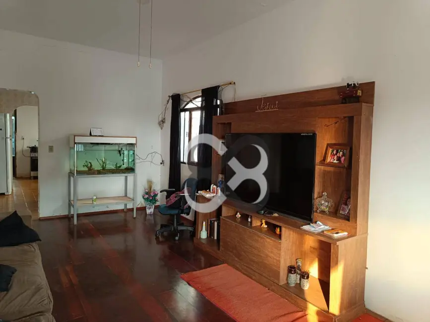Casa com 3 quartos à venda, 342m2 em Jardim Presidente, Londrina - PR - imagem 4 Foto 4 de Casa com 3 quartos à venda, 342m2 em Jardim Presidente, Londrina - PR