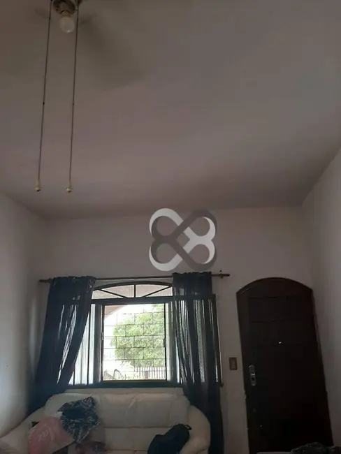 Casa com 3 quartos à venda, 342m2 em Jardim Presidente, Londrina - PR - imagem 8 Foto 8 de Casa com 3 quartos à venda, 342m2 em Jardim Presidente, Londrina - PR