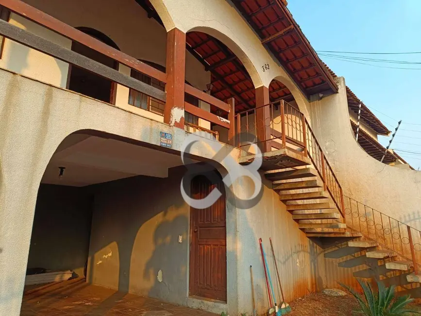 Casa com 3 quartos à venda, 342m2 em Jardim Presidente, Londrina - PR - imagem 2 Foto 2 de Casa com 3 quartos à venda, 342m2 em Jardim Presidente, Londrina - PR