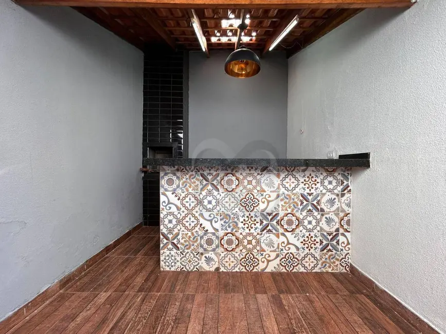 Foto 4 de Casa com 3 quartos para alugar, 150m2 em Jardim Tókio, Londrina - PR