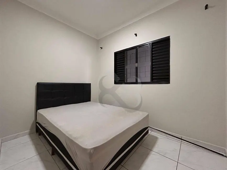 Foto 5 de Casa com 3 quartos para alugar, 150m2 em Jardim Tókio, Londrina - PR