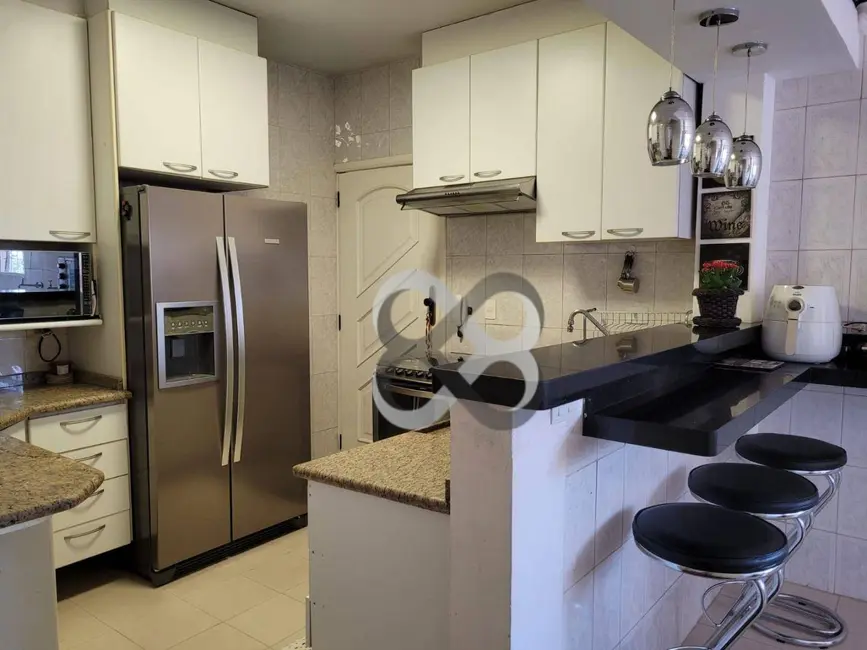 Sobrado com 3 quartos à venda, 357m2 em Antares, Londrina - PR - imagem 4 Foto 4 de Sobrado com 3 quartos à venda, 357m2 em Antares, Londrina - PR