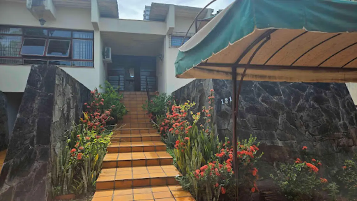 Foto 1 de Casa com 4 quartos à venda, 549m2 em Los Angeles, Londrina - PR