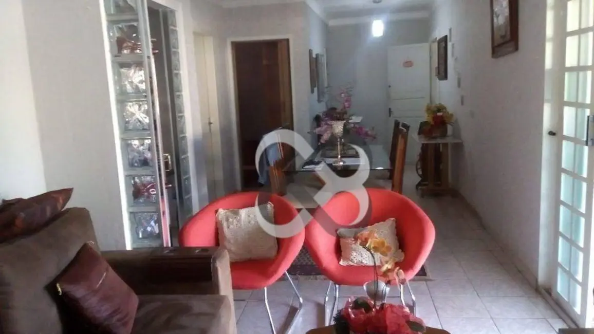 Casa com 3 quartos à venda, 176m2 em Hedy, Londrina - PR - imagem 8 Foto 8 de Casa com 3 quartos à venda, 176m2 em Hedy, Londrina - PR