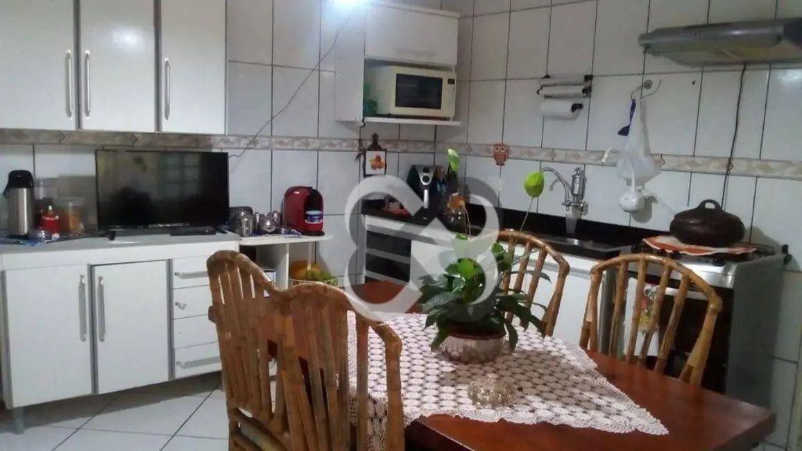 Casa com 3 quartos à venda, 176m2 em Hedy, Londrina - PR - imagem 7 Foto 7 de Casa com 3 quartos à venda, 176m2 em Hedy, Londrina - PR