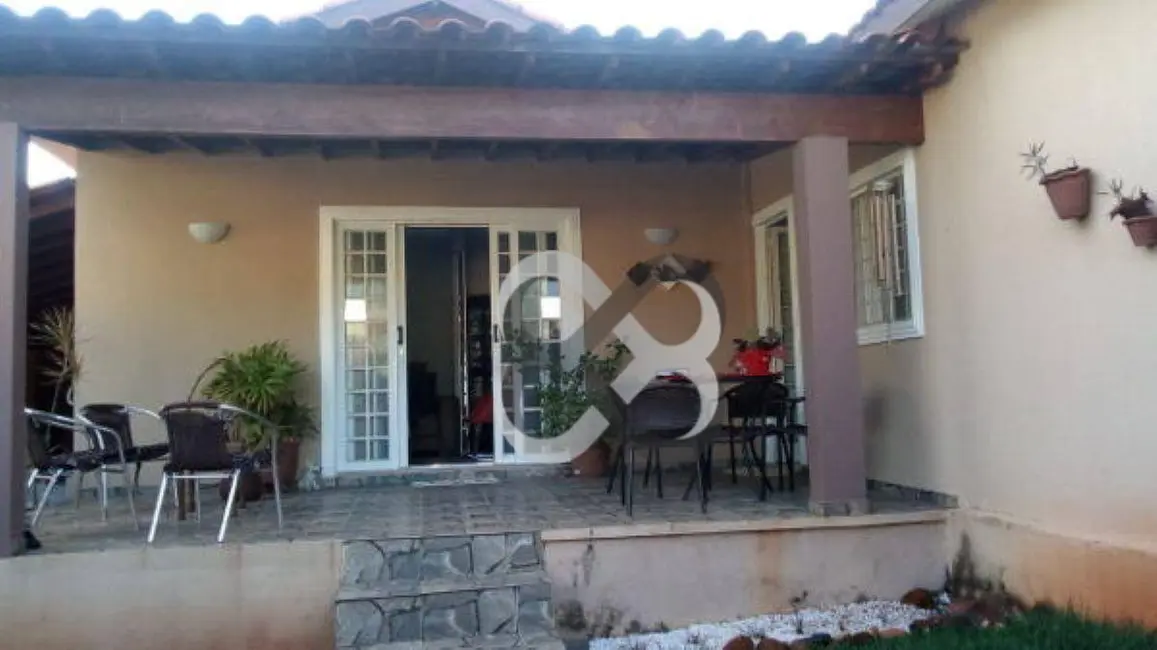 Casa com 3 quartos à venda, 176m2 em Hedy, Londrina - PR - imagem 2 Foto 2 de Casa com 3 quartos à venda, 176m2 em Hedy, Londrina - PR