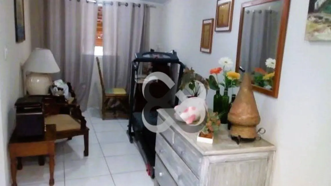 Casa com 3 quartos à venda, 176m2 em Hedy, Londrina - PR - imagem 4 Foto 4 de Casa com 3 quartos à venda, 176m2 em Hedy, Londrina - PR