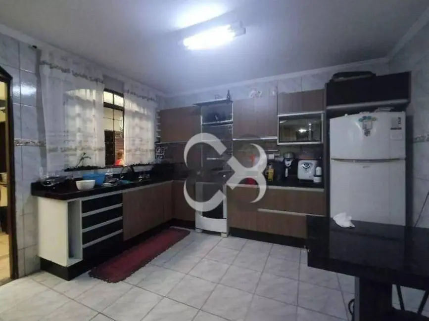 Casa com 3 quartos à venda, 200m2 em Armindo Guazzi, Londrina - PR - imagem 3 Foto 3 de Casa com 3 quartos à venda, 200m2 em Armindo Guazzi, Londrina - PR