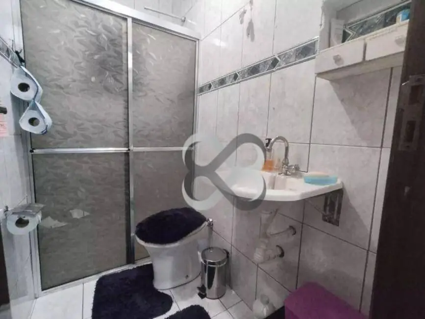 Casa com 3 quartos à venda, 200m2 em Armindo Guazzi, Londrina - PR - imagem 7 Foto 7 de Casa com 3 quartos à venda, 200m2 em Armindo Guazzi, Londrina - PR