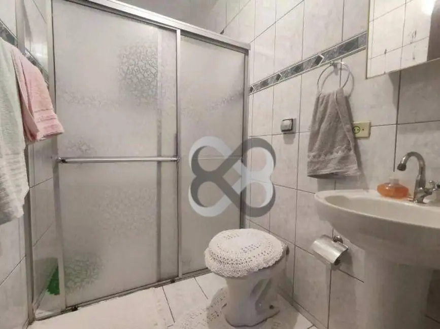 Casa com 3 quartos à venda, 200m2 em Armindo Guazzi, Londrina - PR - imagem 5 Foto 5 de Casa com 3 quartos à venda, 200m2 em Armindo Guazzi, Londrina - PR