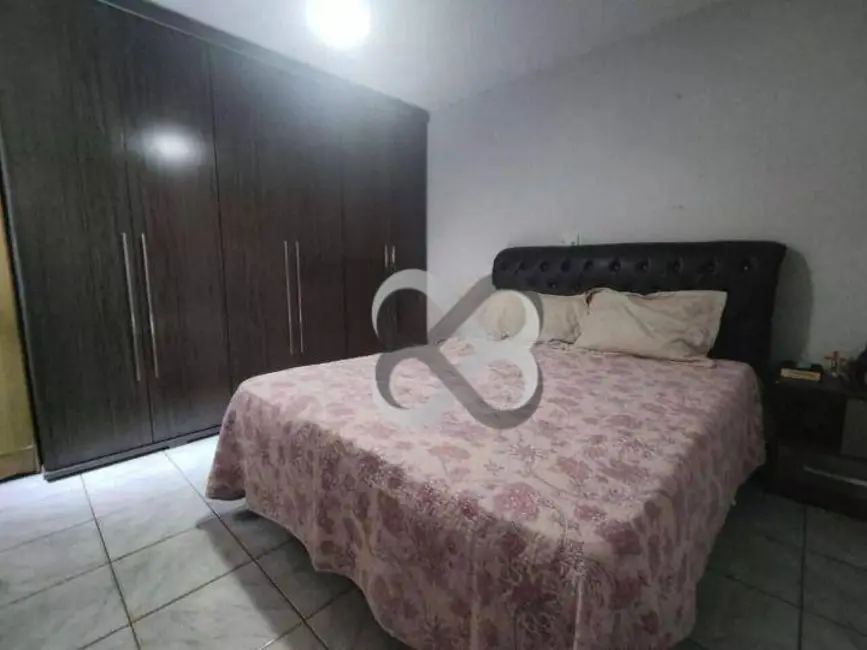 Casa com 3 quartos à venda, 200m2 em Armindo Guazzi, Londrina - PR - imagem 6 Foto 6 de Casa com 3 quartos à venda, 200m2 em Armindo Guazzi, Londrina - PR