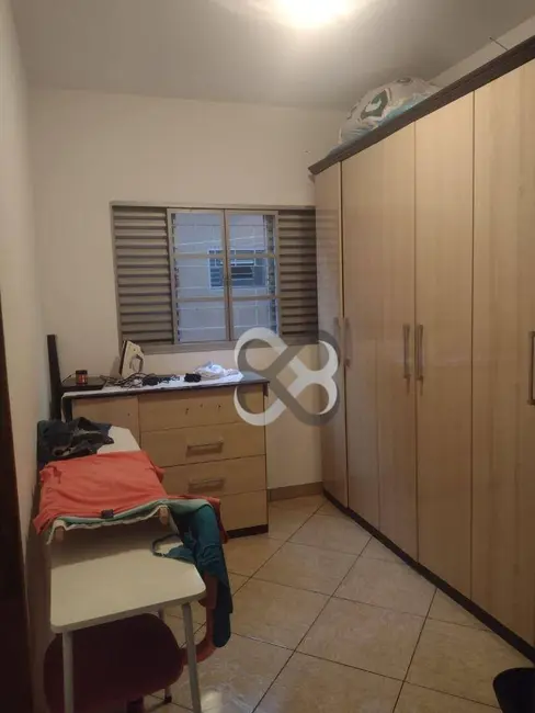Casa com 3 quartos à venda, 182m2 em Aeroporto, Londrina - PR - imagem 6 Foto 6 de Casa com 3 quartos à venda, 182m2 em Aeroporto, Londrina - PR