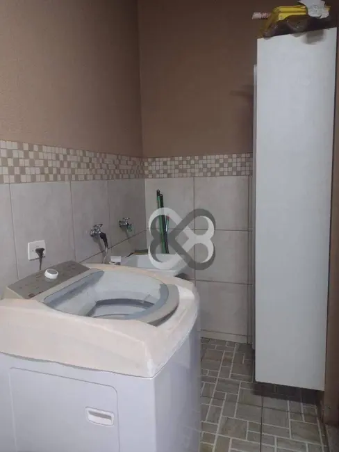 Casa com 3 quartos à venda, 182m2 em Aeroporto, Londrina - PR - imagem 3 Foto 3 de Casa com 3 quartos à venda, 182m2 em Aeroporto, Londrina - PR