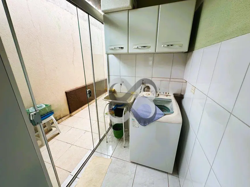 Casa com 3 quartos à venda, 190m2 em San Fernando, Londrina - PR - imagem 9 Foto 9 de Casa com 3 quartos à venda, 190m2 em San Fernando, Londrina - PR