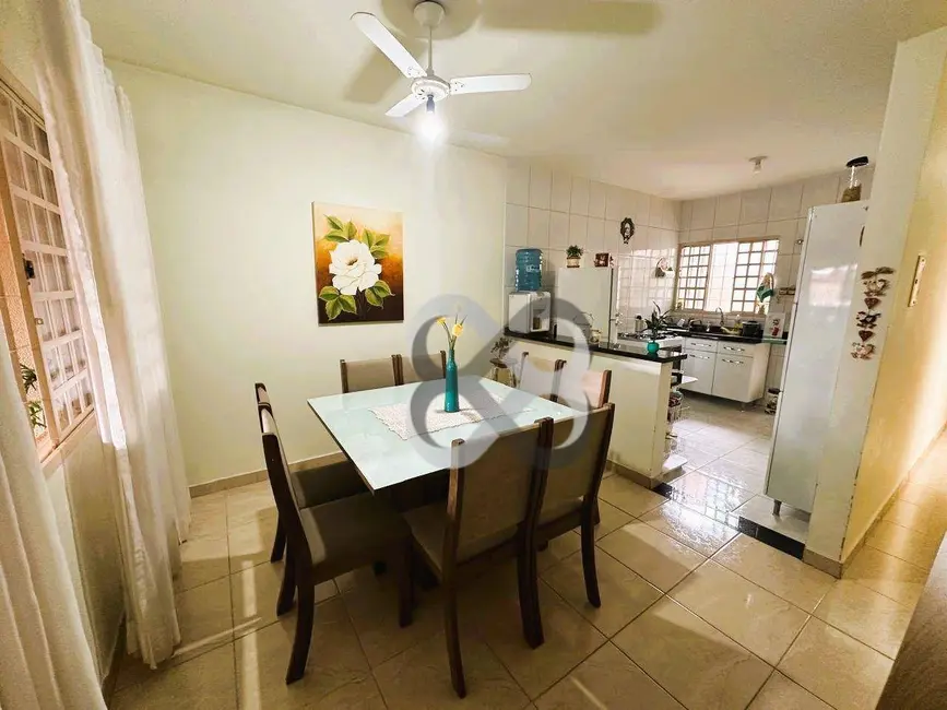 Casa com 3 quartos à venda, 190m2 em San Fernando, Londrina - PR - imagem 5 Foto 5 de Casa com 3 quartos à venda, 190m2 em San Fernando, Londrina - PR