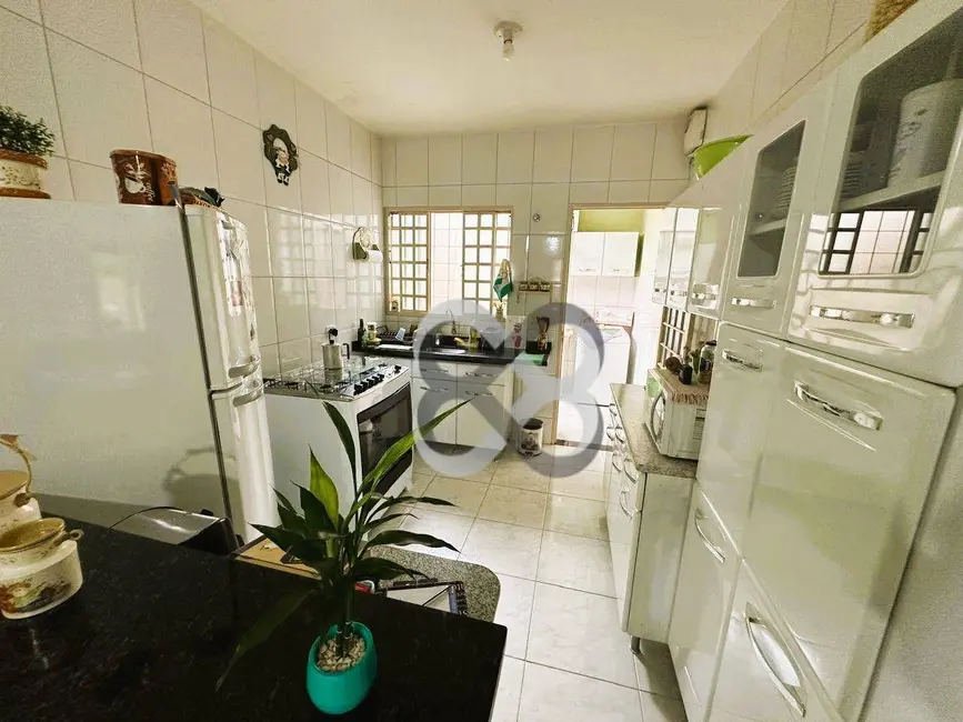 Casa com 3 quartos à venda, 190m2 em San Fernando, Londrina - PR - imagem 7 Foto 7 de Casa com 3 quartos à venda, 190m2 em San Fernando, Londrina - PR
