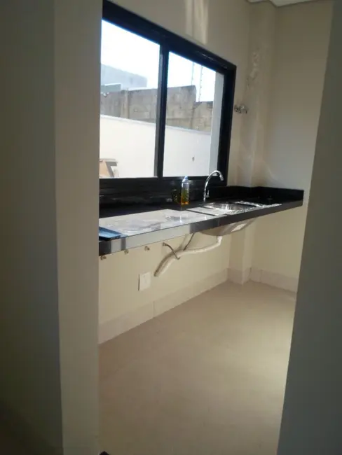 Sobrado com 4 quartos à venda, 251m2 em Conjunto Habitacional Alexandre Urbanas, Londrina - PR - imagem 9 Foto 9 de Sobrado com 4 quartos à venda, 251m2 em Conjunto Habitacional Alexandre Urbanas, Londrina - PR