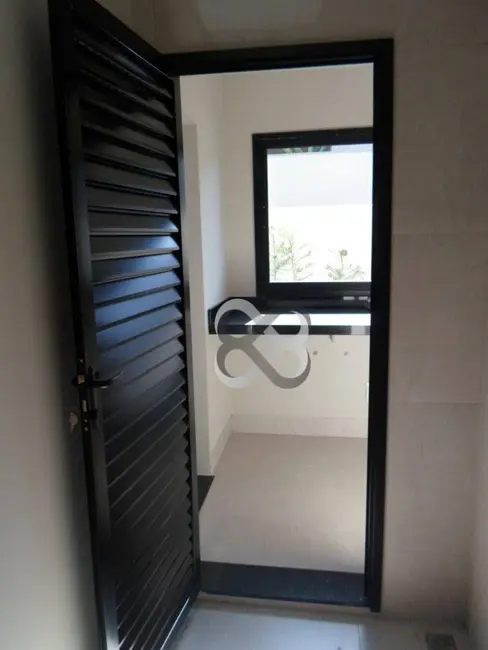 Sobrado com 4 quartos à venda, 251m2 em Conjunto Habitacional Alexandre Urbanas, Londrina - PR - imagem 7 Foto 7 de Sobrado com 4 quartos à venda, 251m2 em Conjunto Habitacional Alexandre Urbanas, Londrina - PR