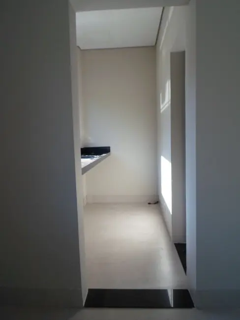 Sobrado com 4 quartos à venda, 251m2 em Conjunto Habitacional Alexandre Urbanas, Londrina - PR - imagem 8 Foto 8 de Sobrado com 4 quartos à venda, 251m2 em Conjunto Habitacional Alexandre Urbanas, Londrina - PR