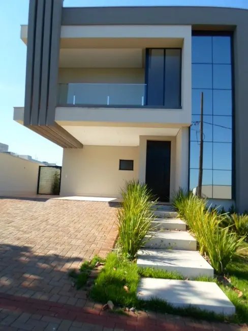 Sobrado com 4 quartos à venda, 251m2 em Conjunto Habitacional Alexandre Urbanas, Londrina - PR - imagem 3 Foto 3 de Sobrado com 4 quartos à venda, 251m2 em Conjunto Habitacional Alexandre Urbanas, Londrina - PR
