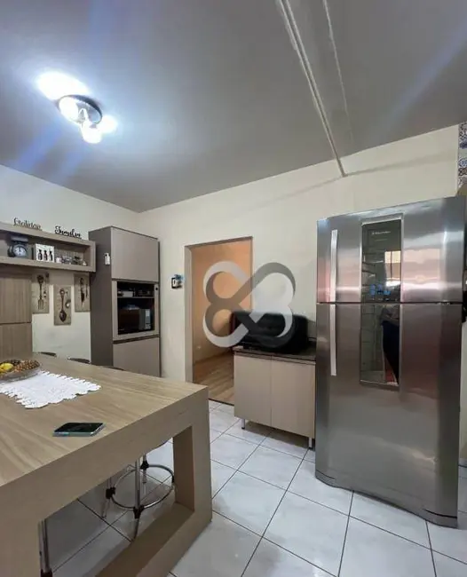 Casa com 3 quartos à venda, 345m2 em Londrina - PR - imagem 8 Foto 8 de Casa com 3 quartos à venda, 345m2 em Londrina - PR