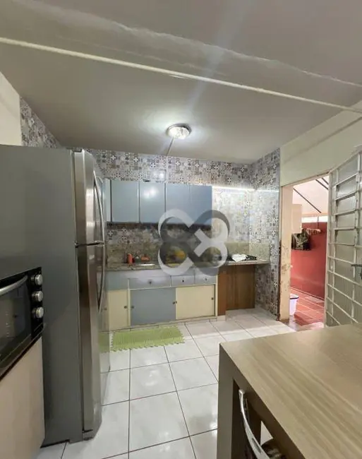 Casa com 3 quartos à venda, 345m2 em Londrina - PR - imagem 9 Foto 9 de Casa com 3 quartos à venda, 345m2 em Londrina - PR