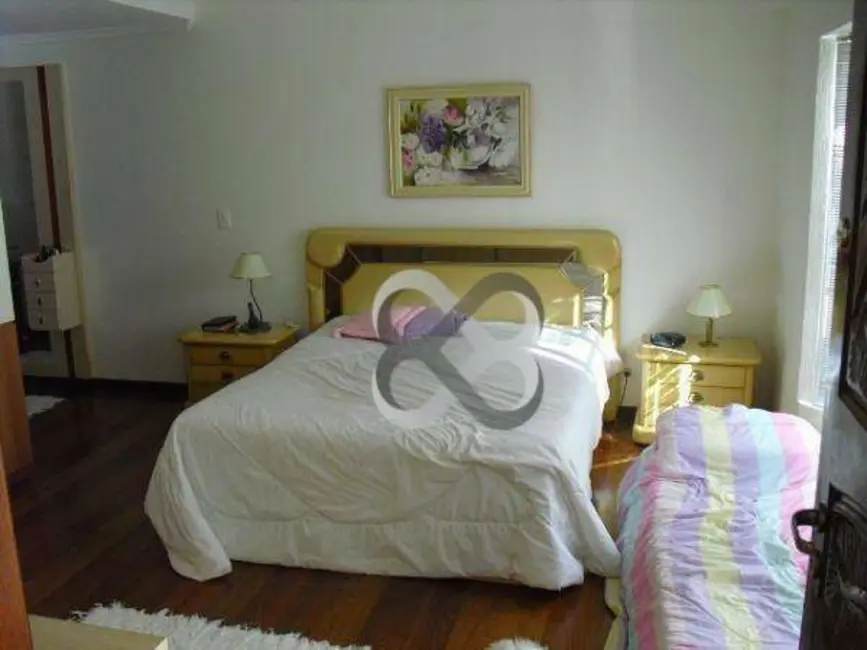 Casa com 3 quartos à venda, 375m2 em Jardim Sumaré, Londrina - PR - imagem 8 Foto 8 de Casa com 3 quartos à venda, 375m2 em Jardim Sumaré, Londrina - PR