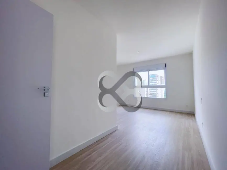 Apartamento com 3 quartos à venda, 139m2 em Londrina - PR - imagem 9 Foto 9 de Apartamento com 3 quartos à venda, 139m2 em Londrina - PR