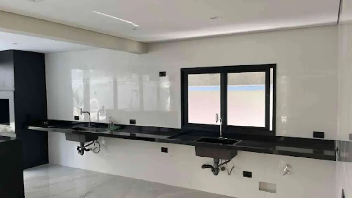 Casa de Condomínio com 3 quartos à venda, 250m2 em Conjunto Habitacional Alexandre Urbanas, Londrina - PR - imagem 6 Foto 6 de Casa de Condomínio com 3 quartos à venda, 250m2 em Conjunto Habitacional Alexandre Urbanas, Londrina - PR