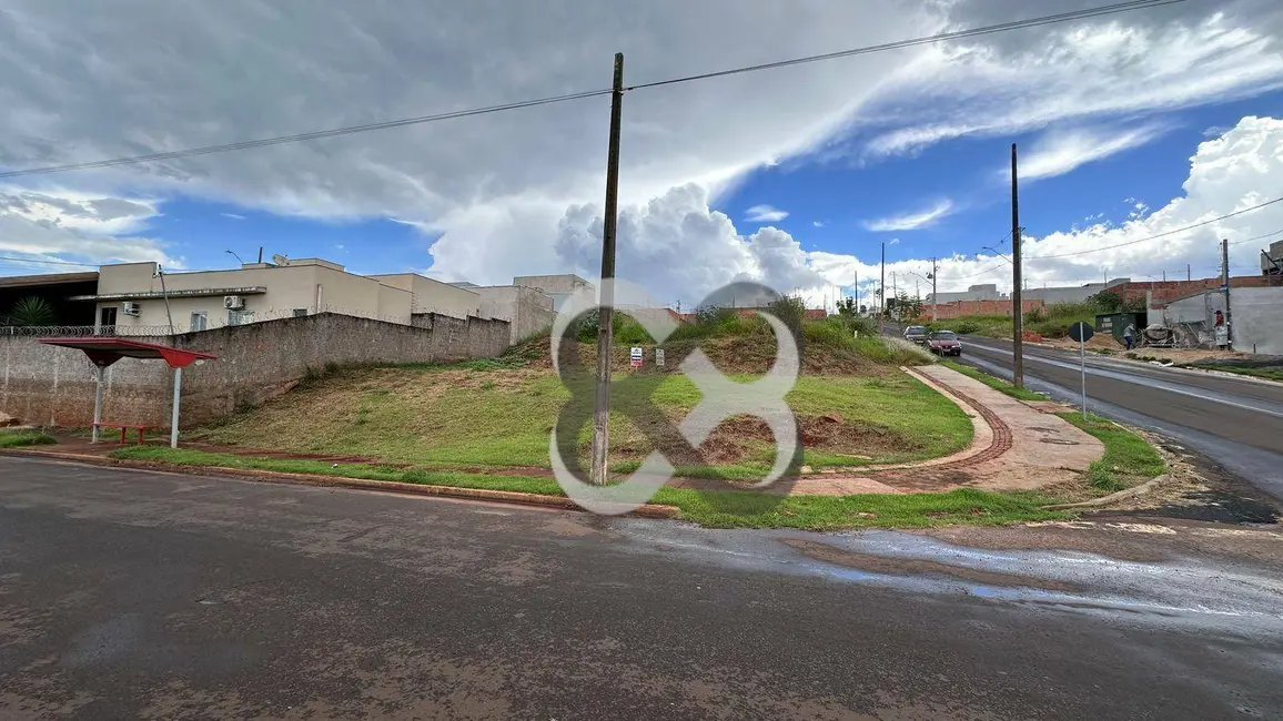 Foto 2 de Terreno / Lote à venda, 345m2 em Londrina - PR
