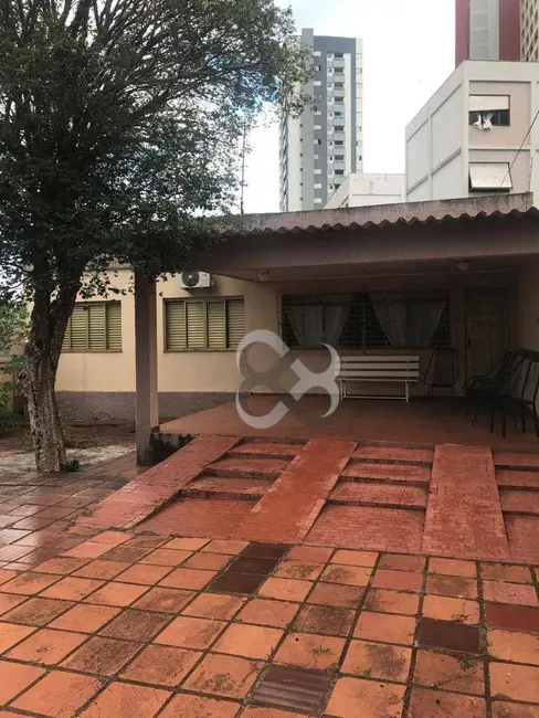 Casa com 3 quartos à venda, 650m2 em Boa Vista, Londrina - PR - imagem 4 Foto 4 de Casa com 3 quartos à venda, 650m2 em Boa Vista, Londrina - PR