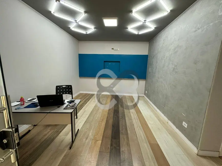 Casa com 3 quartos à venda, 450m2 em Santos Dumont, Londrina - PR - imagem 4 Foto 4 de Casa com 3 quartos à venda, 450m2 em Santos Dumont, Londrina - PR