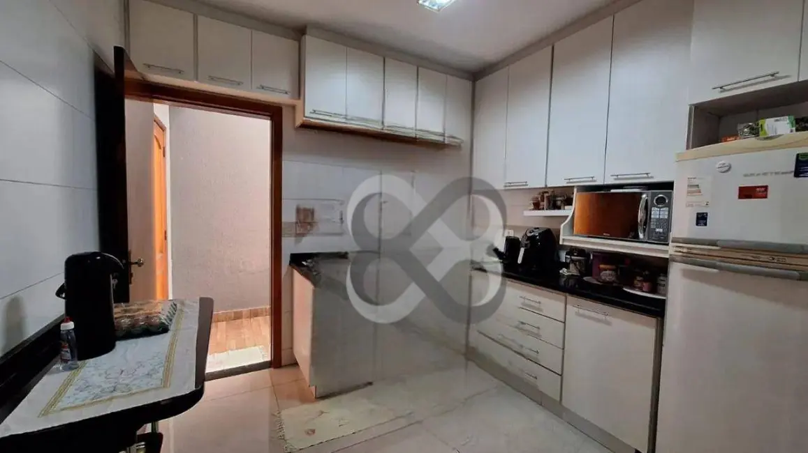 Foto 3 de Sobrado com 3 quartos à venda, 300m2 em Coroados, Londrina - PR