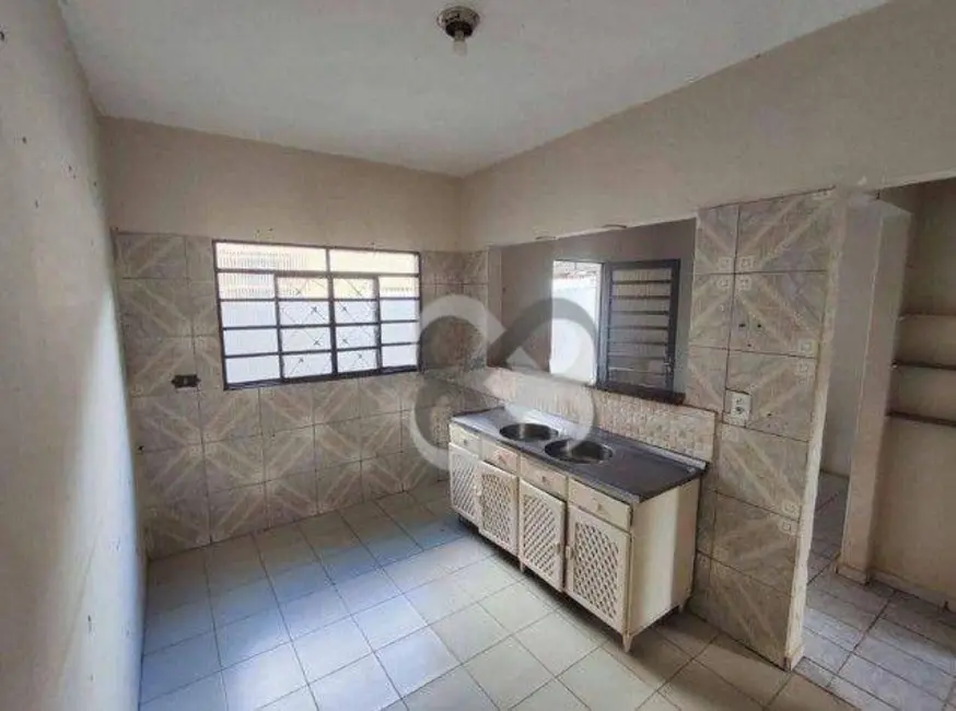 Casa com 3 quartos à venda, 255m2 em Londrina - PR - imagem 5 Foto 5 de Casa com 3 quartos à venda, 255m2 em Londrina - PR