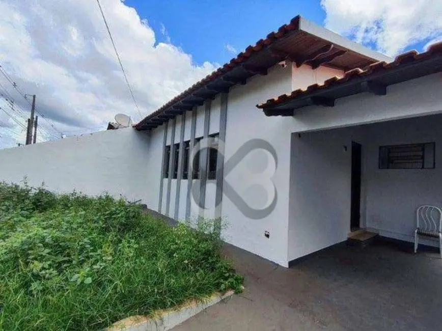 Casa com 3 quartos à venda, 255m2 em Londrina - PR - imagem 2 Foto 2 de Casa com 3 quartos à venda, 255m2 em Londrina - PR