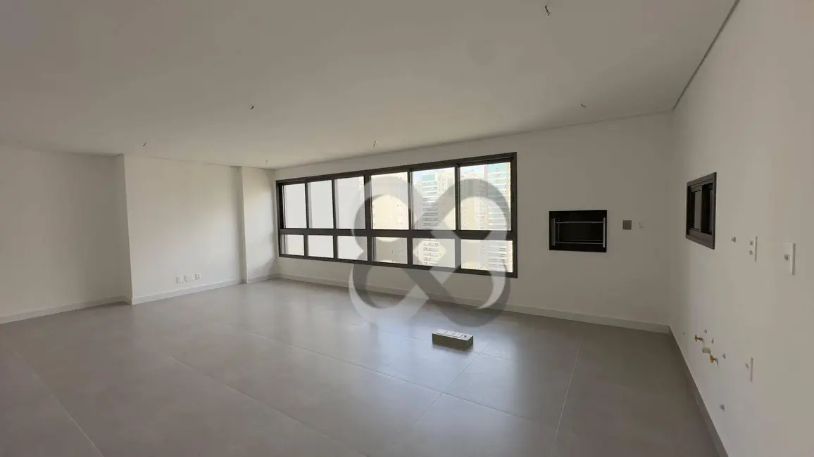 Apartamento com 3 quartos à venda, 271m2 em Londrina - PR - imagem 3 Foto 3 de Apartamento com 3 quartos à venda, 271m2 em Londrina - PR