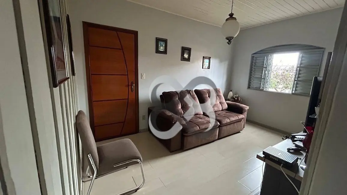 Foto 2 de Casa com 3 quartos à venda, 275m2 em Califórnia, Londrina - PR