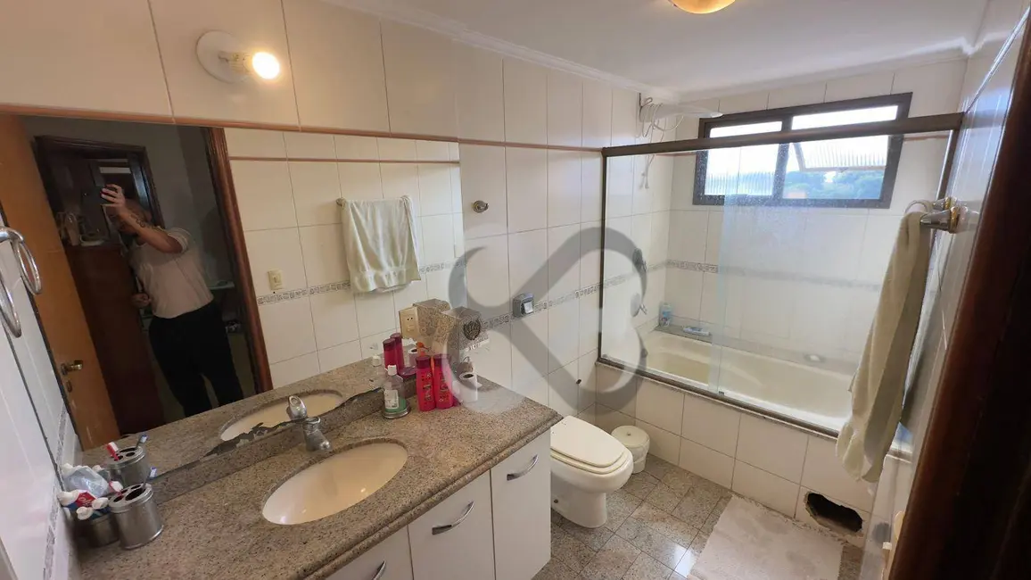 Apartamento com 3 quartos à venda, 256m2 em Vitória, Londrina - PR - imagem 8 Foto 8 de Apartamento com 3 quartos à venda, 256m2 em Vitória, Londrina - PR