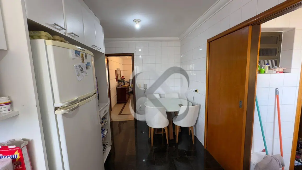Apartamento com 3 quartos à venda, 256m2 em Vitória, Londrina - PR - imagem 7 Foto 7 de Apartamento com 3 quartos à venda, 256m2 em Vitória, Londrina - PR