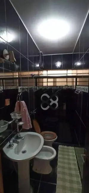 Casa com 3 quartos à venda, 484m2 em San Conrado, Londrina - PR - imagem 8 Foto 8 de Casa com 3 quartos à venda, 484m2 em San Conrado, Londrina - PR