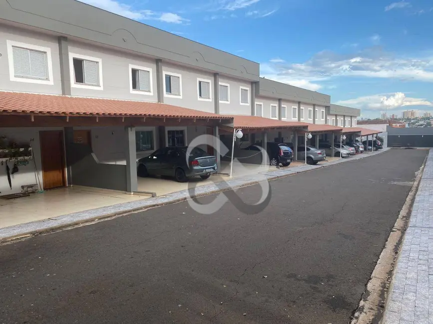 Foto 2 de Sobrado com 3 quartos à venda e para alugar, 140m2 em Conjunto Habitacional Santiago II, Londrina - PR