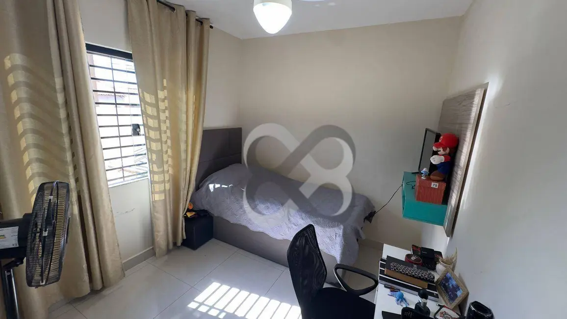 Casa com 4 quartos à venda, 200m2 em Conjunto Vivi Xavier, Londrina - PR - imagem 4 Foto 4 de Casa com 4 quartos à venda, 200m2 em Conjunto Vivi Xavier, Londrina - PR